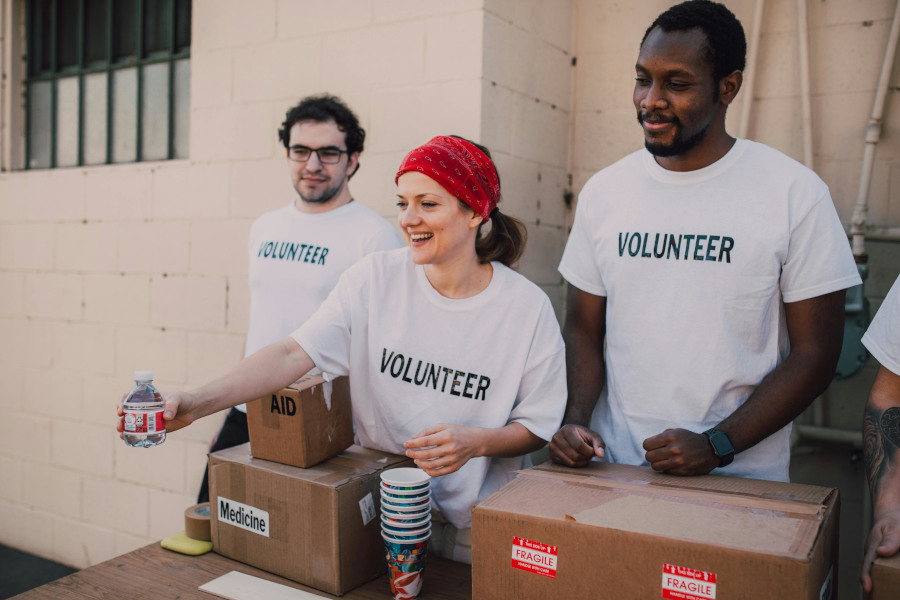 volunteers 900x600